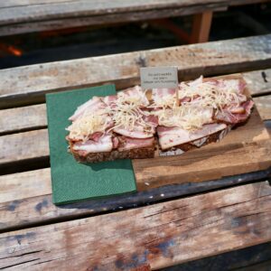 Wurzelspeckbrot
